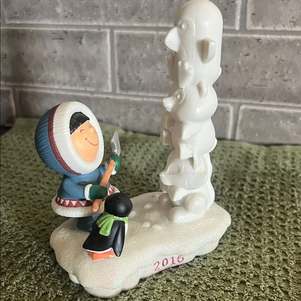 Vintage Hallmark 2016 Frosty Friends Figurine